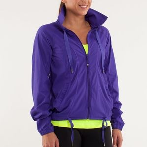Lululemon Transition jacket in bruised berry. Size 6. Like-new.